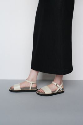 サンダル　ｖｏｌｕｍｅ　ｓａｎｄａｌｓ
